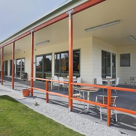 Tui Base Camp Hotel Tuatapere Ngoại thất bức ảnh